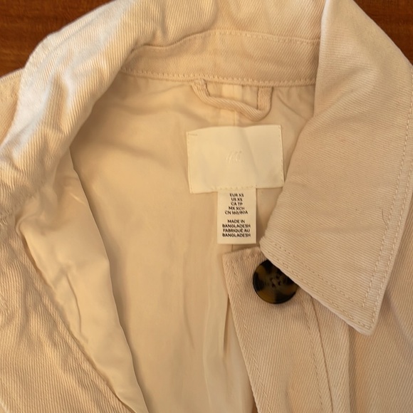 NWOT H&M Ivory denim jacket. - Picture 2 of 10
